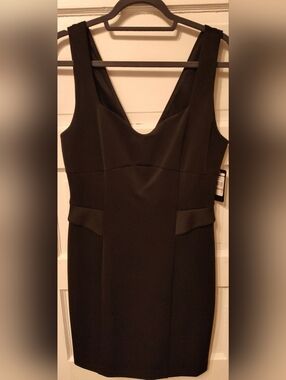 Guess Sleeveless Black V-Neck Mini Dress